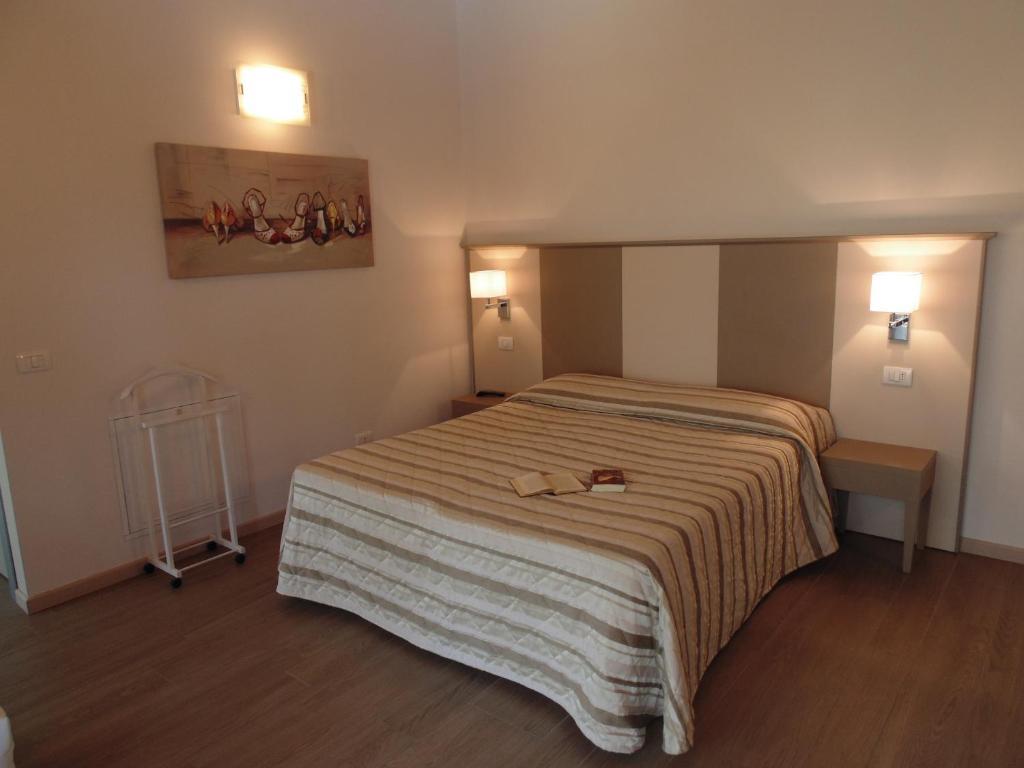 Ca Dell'Orto Rooms & Apartments เวโรนา ภายนอก รูปภาพ