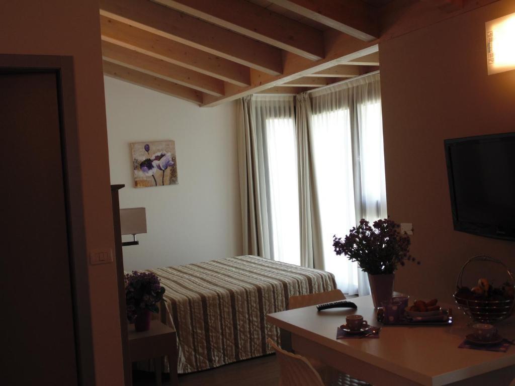 Ca Dell'Orto Rooms & Apartments เวโรนา ภายนอก รูปภาพ
