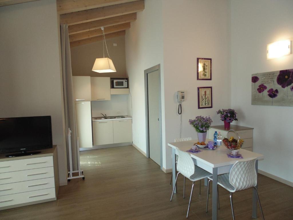 Ca Dell'Orto Rooms & Apartments เวโรนา ภายนอก รูปภาพ