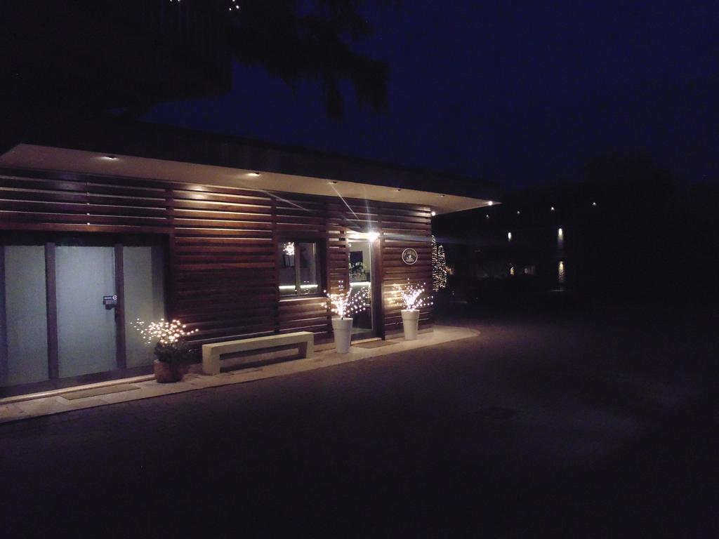 Ca Dell'Orto Rooms & Apartments เวโรนา ภายนอก รูปภาพ