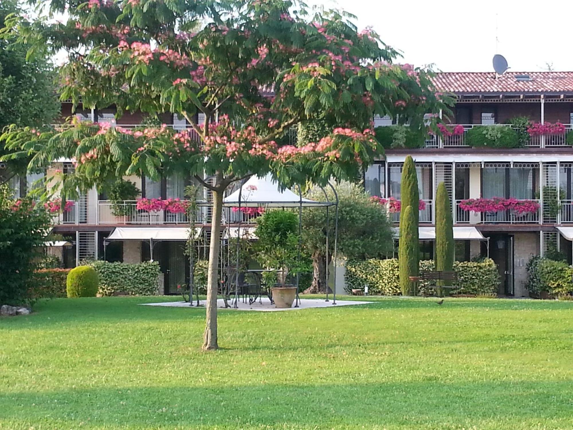 Ca Dell'Orto Rooms & Apartments เวโรนา ภายนอก รูปภาพ